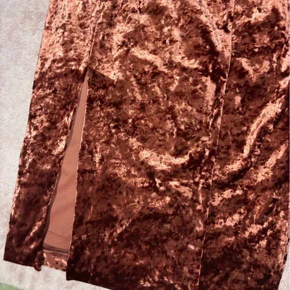 Maggy London Burnt Red Crushed Velvet Cold Open Shoulder Dress Sz 4 - Picture 7 of 14